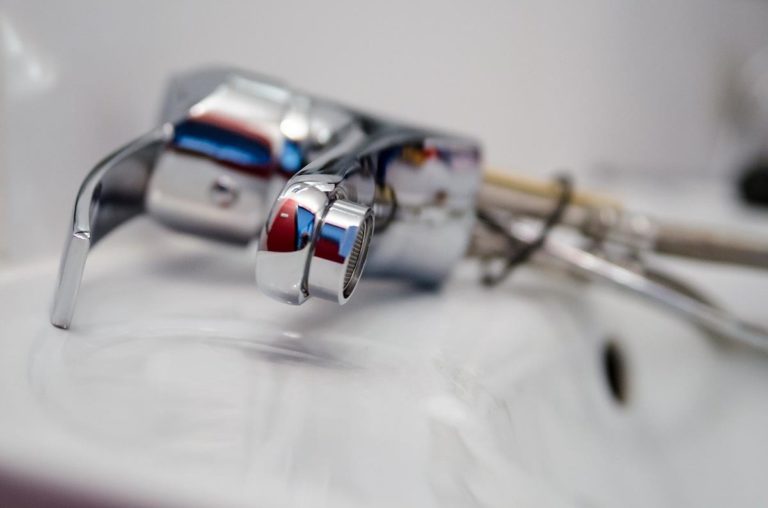 Gdy woda cieknie – Hydraulik Kraków