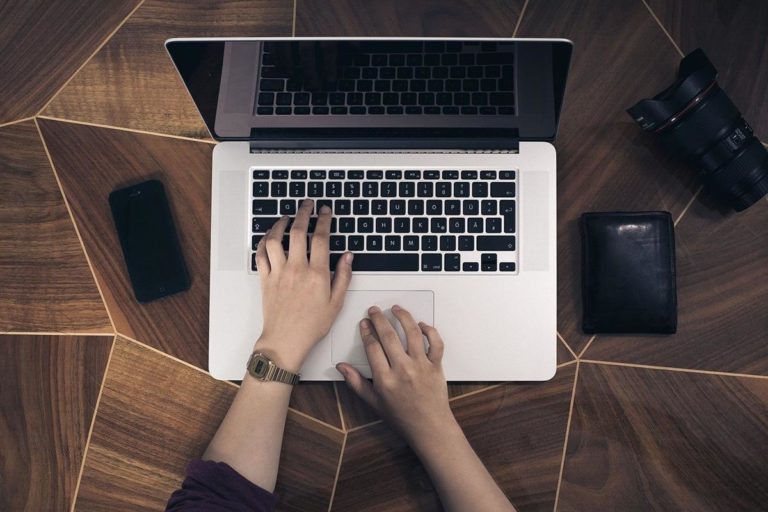 Leasing telefonów komórkowych i laptopów przekonuje nas do siebie